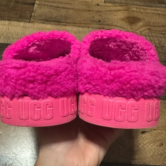 UGG Fluffita Slide Sandals - Picture 2 of 7